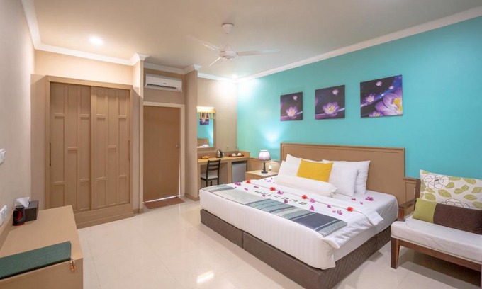 Fehendhoo House | Unwind at Noomoo Grand & Spa with Oceanfront Views