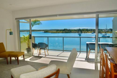 Noosa Heads Apartment | Oceanfront Noosa Shores Apt: 4-Star Stay Near Hastings St