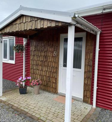 Fludir Apartment | Norðurhof 5 845 Flúðir with private hot tube