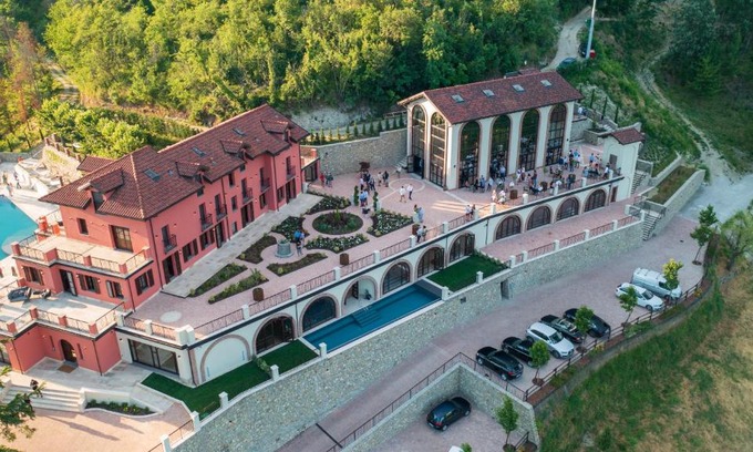 Cremolino Hotel | Nordelaia: Pet Friendly Retreat with Pool & Hot Tub