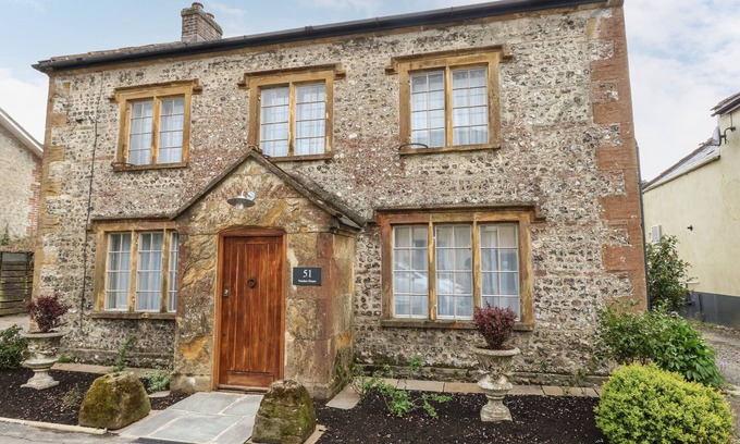 Maiden Newton Cottage | Pet-Friendly Norden House in Maiden Newton - Guest Rated 10/10