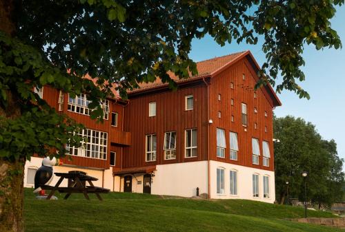 Stranderang Hotel | Discover the Coastal Escape at Nordens Ark Hotell