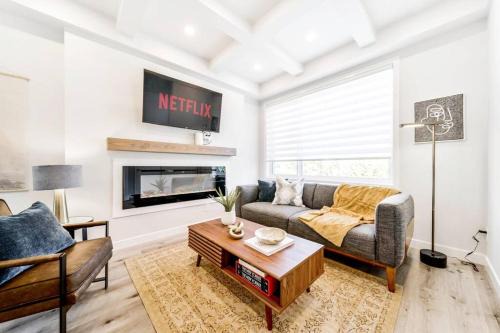 Jasper Place House | Nordic Retreat: Family-Friendly 4BR Near WEM & Downtown