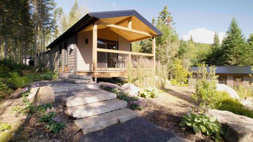 Stoneham-et-Tewkesbury Ski Chalet | Relax at Nordique Spa Stoneham: Eco-Friendly Retreat