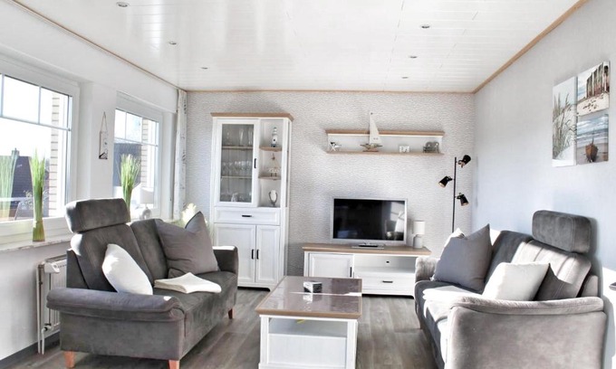 Ostermarsch Apartment | Family-Friendly Nordsee Anker: Modern 2-Bedroom Retreat