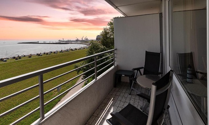 Doese Apartment | Nordseeblick: Family-Friendly 4-Star Retreat by the Sea
