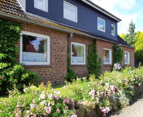 Niebuell Apartment | Family-Friendly Retreat at Nordseeferienhaus Peter