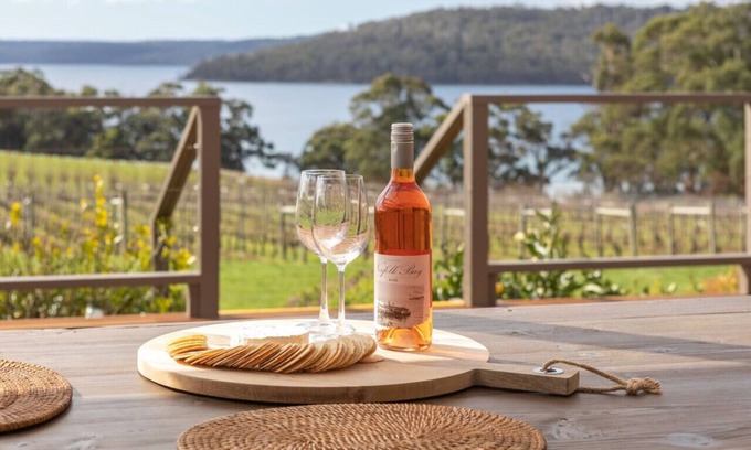 Koonya House | Guest Rated 10/10: Norfolk Bay Retreat with Family Amenities