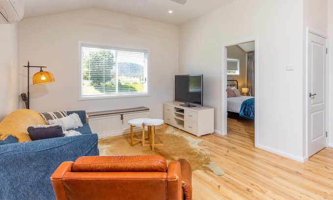 Broke Cottage | Norfolk Cottage: Ideal Retreat with Kitchen & Child-Friendly Amenities