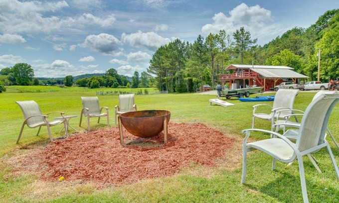 Norfork Apartment | Waterfront Norfork Studio Cabin: Perfect for Families!