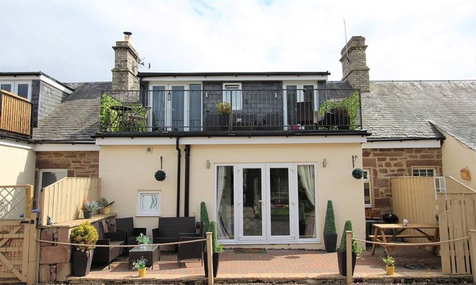 Berwick-upon-Tweed Cottage | Beachside Retreat: 3 Bedrooms, Dog-Friendly with Garden