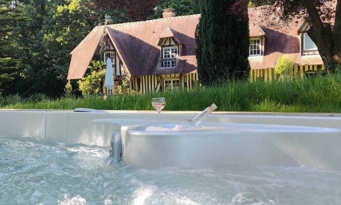 Saint-Christophe-sur-Conde House | Normandy property, heated swim spa/jacuzzi, 2 hectares, 10 people