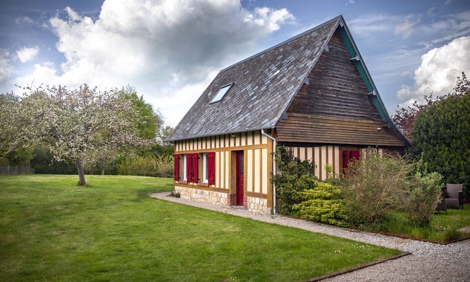La Chapelle-sur-Dun House | Norman House: Idyllic Garden with Ocean View Access