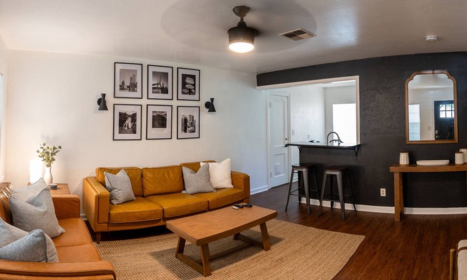 Norman House | Norman OU Football Getaway: Guest Rated 9.8 with Spa & Kitchen