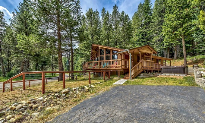 North Upper Truckee House | Normuk Mountaintop Retreat: Pet-Friendly with Ocean Views
