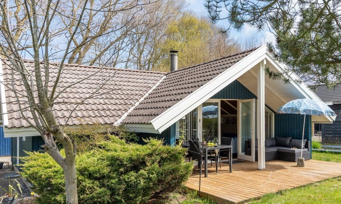 Kalundborg Municipality House | Relax at Norna: Oceanfront Escape with Spa & Breakfast