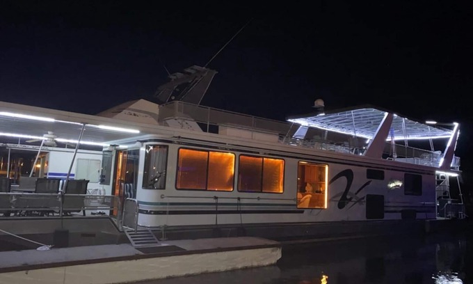 New Tazewell Boat Rental | Experience Norris Lake House Boat: Family-Friendly Retreat