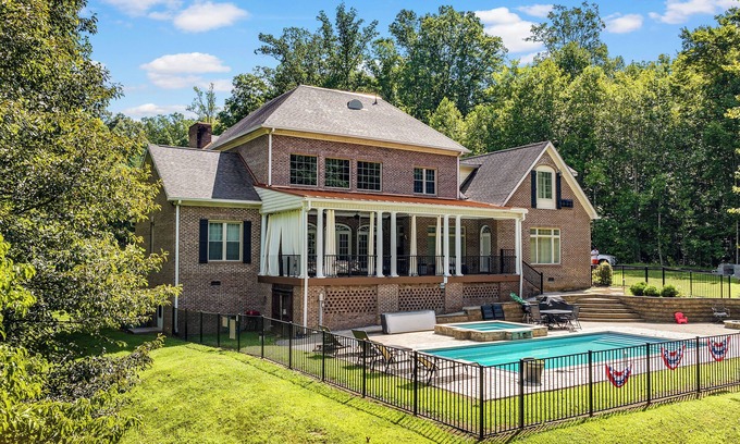Caryville House | Experience Norris Lake Manor: Waterfront Retreat with Pool