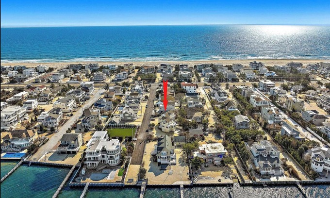 North Beach House | North Beach LBI Bayview Open Concept Home- Just 7 houses from the Beach