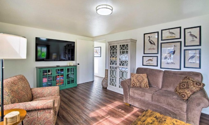 North Bend House | Inviting North Bend Home with Cornhole and Putting Green