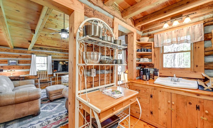 Dobson Cabin | Ideal Dobson Vacation Rental Near Wineries with Spa & Breakfast