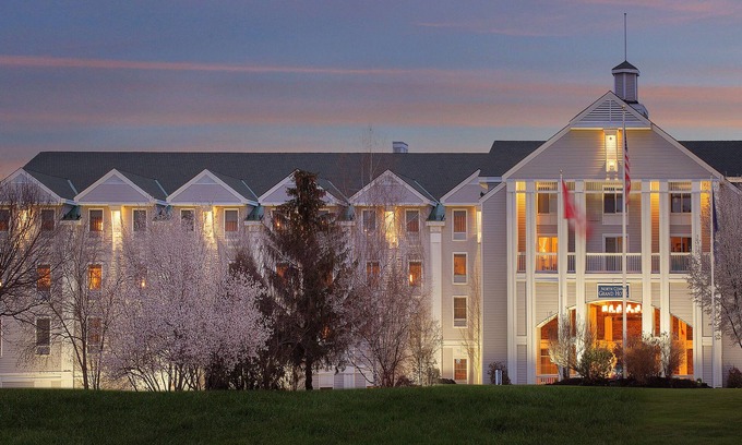 North Conway Hotel | North Conway Grand Hotel: Family-Friendly Retreat Awaits