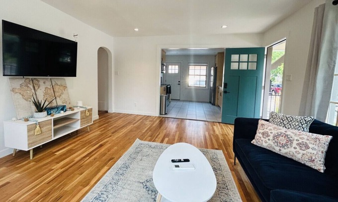 North End House | Pet-Friendly North End Bungalow in HyDe PaRk - 10/10 Stay!