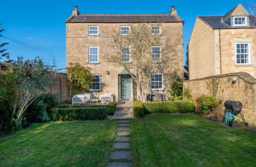 Blockley House | Discover North End House: Family-Friendly Getaway Awaits