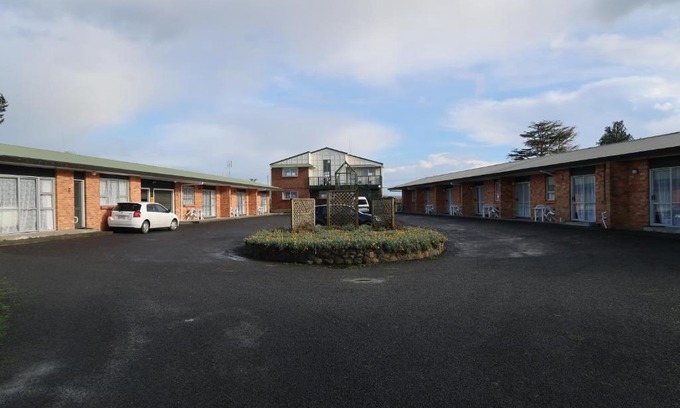 Huntly Hotel | Relax at North End Motel with Pool & Accessibility Features