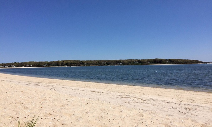 Cutchogue House | Ultimate North Fork Wine Region Retreat – Steps to Beach