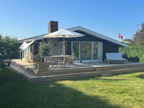 Skastrup Strand House | Discover North Funen Summer Idyll by the Water Retreat