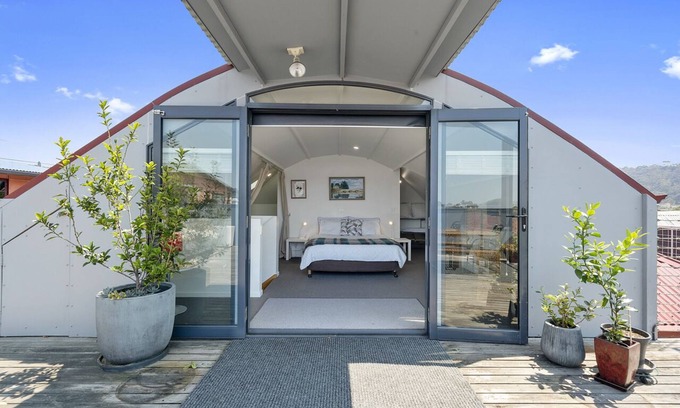 North Hobart House | Modern North Hobart Gem with Ocean View & Spa Amenities