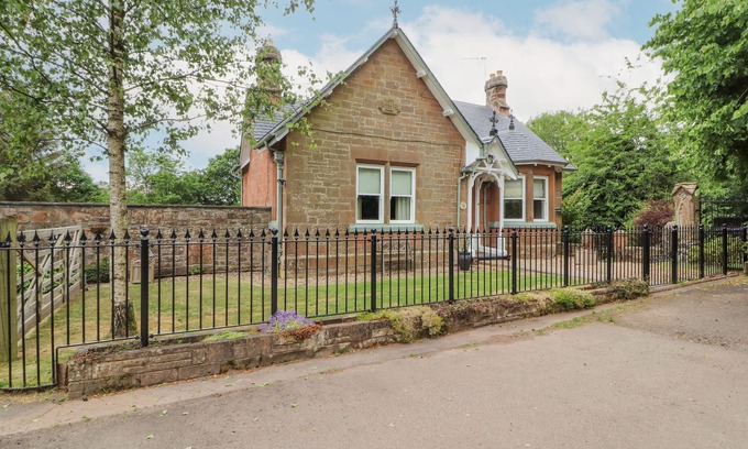 Annan Cottage | North Lodge: Pet-Friendly Country Cottage Getaway