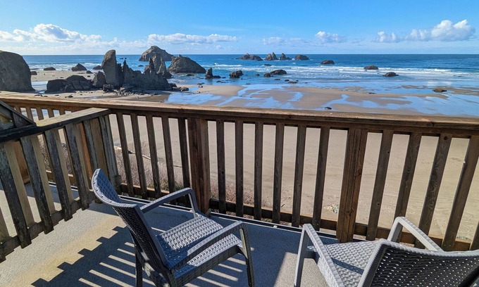 Bandon Condo | North Loft: Cozy Beachfront Retreat with Ocean Views