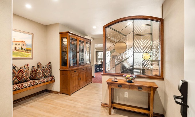 Downtown Condo | North Of Nell, Unit 4b: Family-Friendly Getaway Awaits