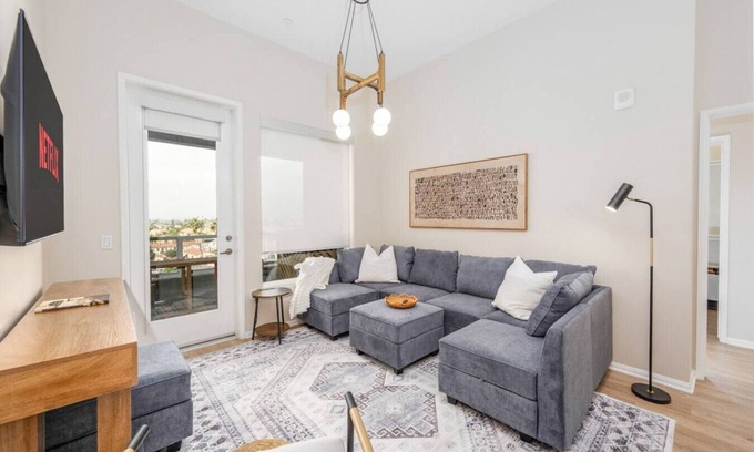 North Park Apartment | North Park Penthouse~King Beds~Workspaces~Parking!