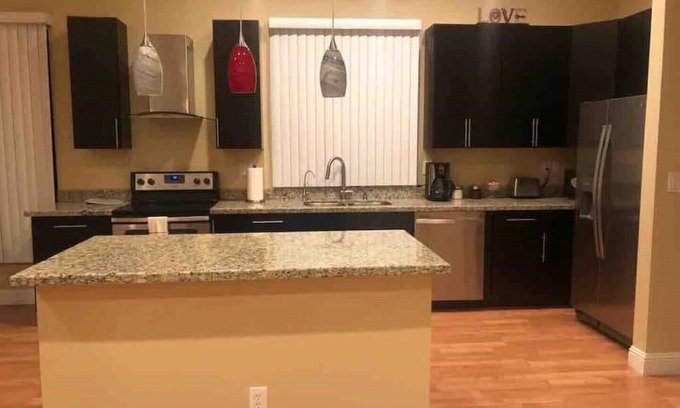 Central Scottsdale House | Ideal North Scottsdale Detached Guesthouse with Pool & Breakfast