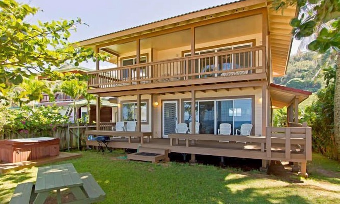 Pupukea House | Beachfront Paradise with Hot Tub & Air Conditioning