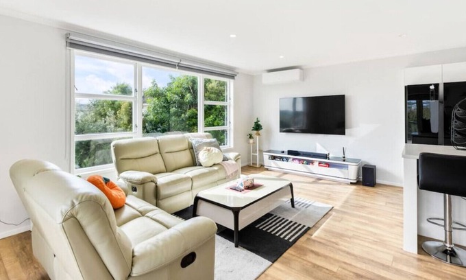 Torbay Apartment | North Shore Hideaway with Deck and BBQ