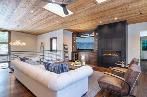 Tahoma House | Guest Rated 10/10: North Shore - West Shore Hideaway