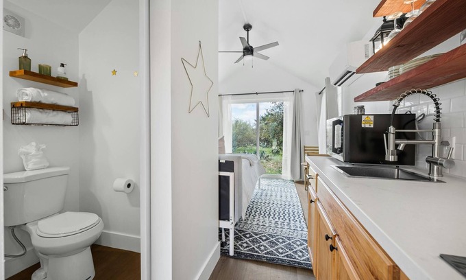 Fredericksburg House | Cozy North Star Nook - Pet Friendly Tiny Home Retreat