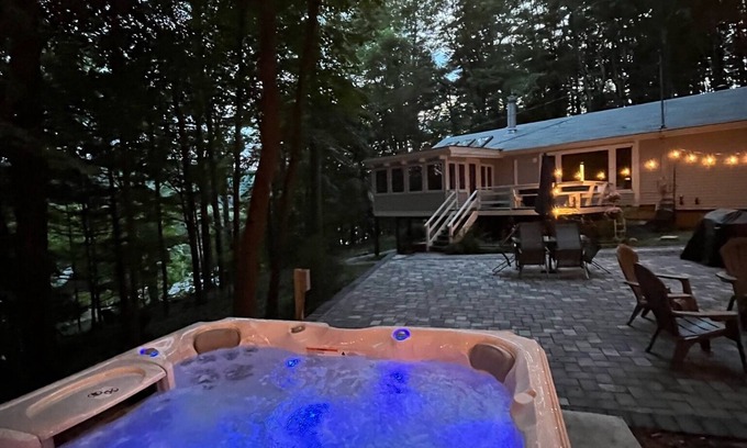 Sparrow Bush House | North Star Ranch Retreat: Secluded Getaway with Hot Tub