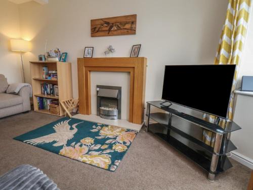 Loftus House | Pet-Friendly Retreat at North Terrace - Rated 9/10 by Guests