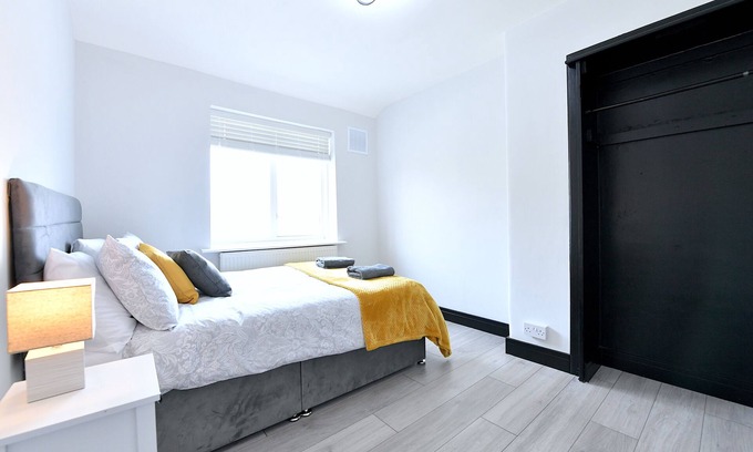 Hale House | Modern 3 Bedroom House in North West London Near Central