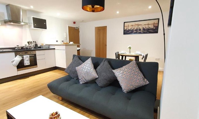Northampton Apartment | Modern 2 Bedroom Apartment in Northampton Town Centre