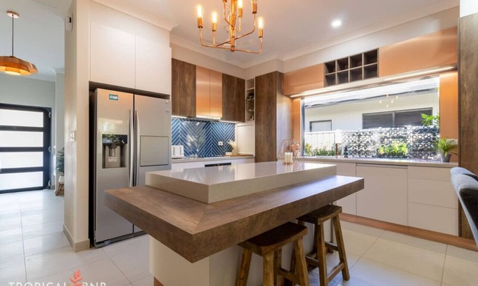 Berrimah House | Northcrest Home: Family-Friendly with Kitchen & Breakfast