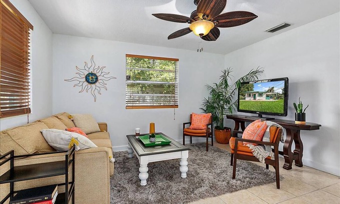 Lakeshore South House | Discover Great Vibes and Pet-Friendly Stays in Murray Hill