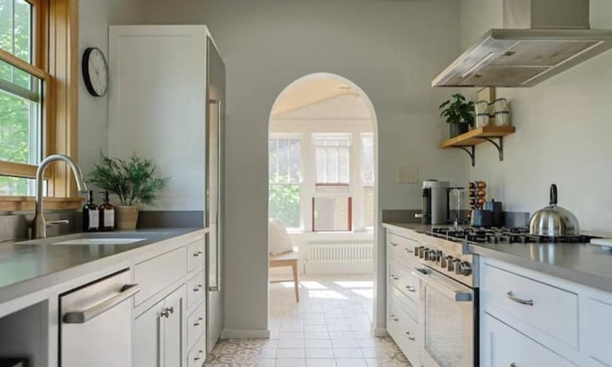 Elberta House | Ocean View Retreat: Northern Arches Near Frankfort Beach