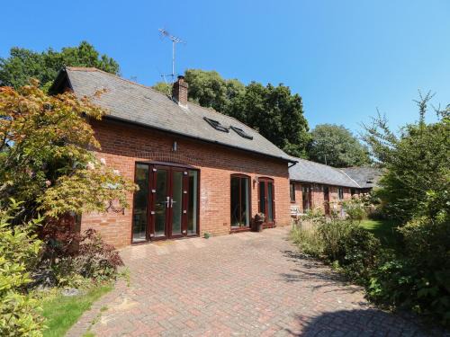 New Forest District House | Pet-Friendly Retreat at Northern Byre - 4-Star Comfort