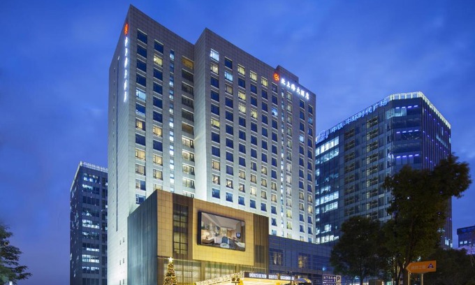 Zhabei Hotel | Experience Northern Hotel Shanghai: 5-Star Comfort Awaits
